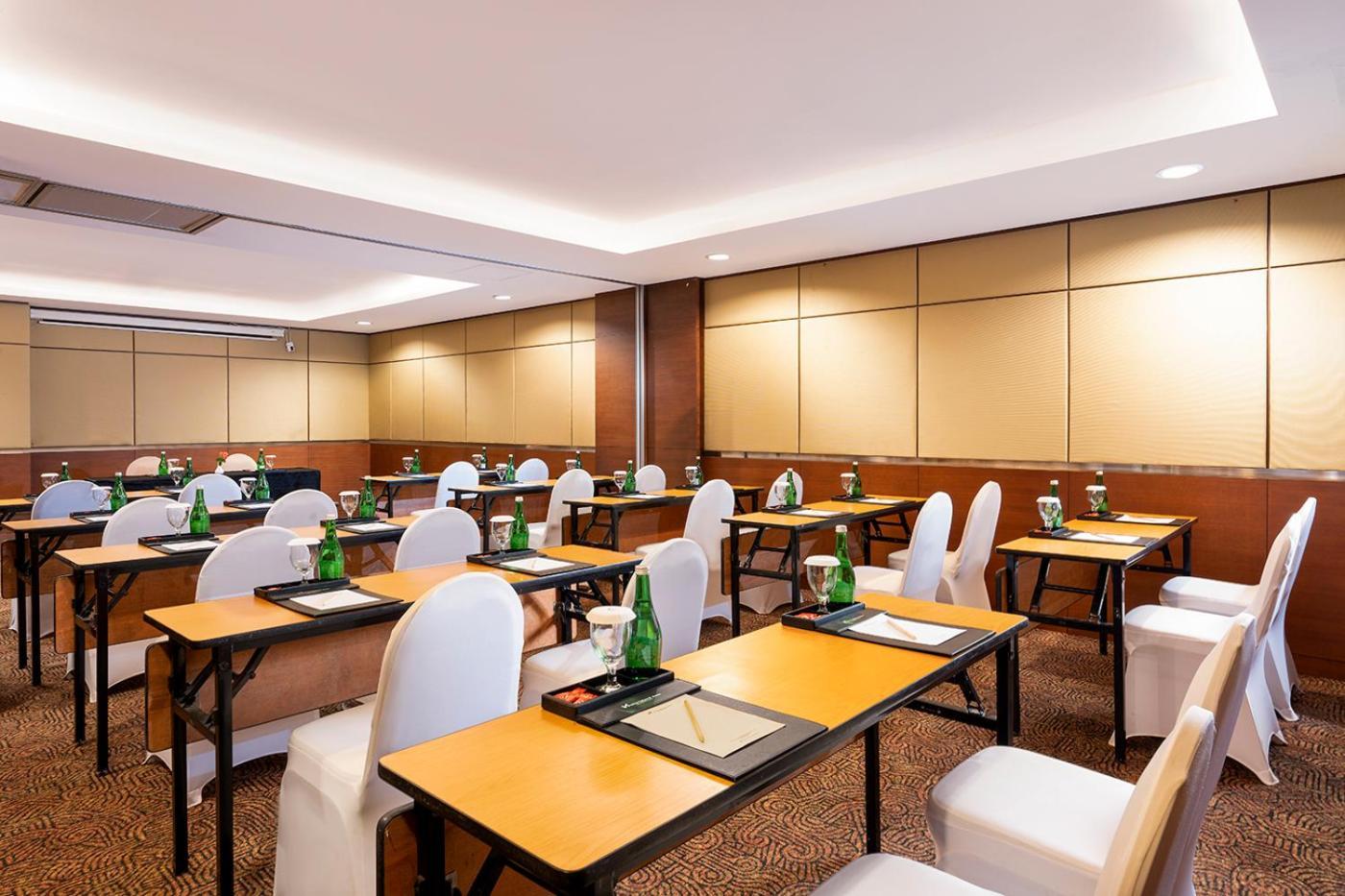 Swiss-Belhotel Danum Palangkaraya Exterior foto