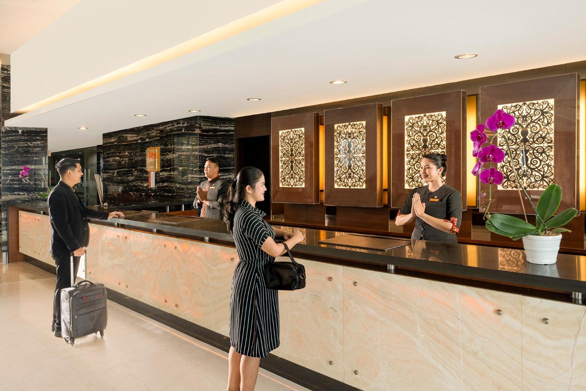 Swiss-Belhotel Danum Palangkaraya Exterior foto