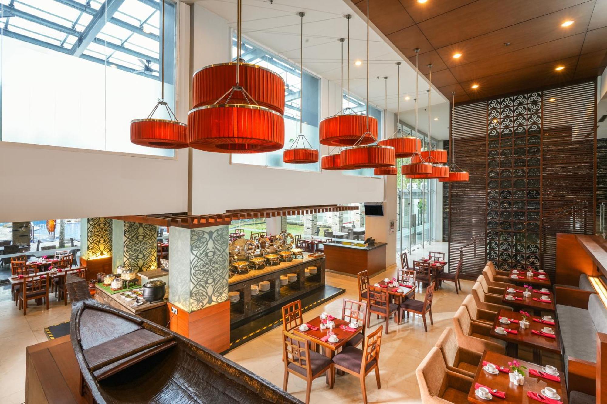 Swiss-Belhotel Danum Palangkaraya Exterior foto